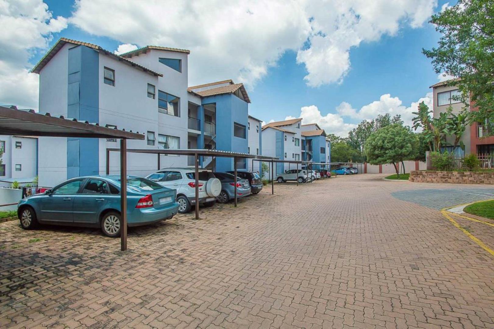 2 Bedroom Apartment for Sale in Honeydew, Roodepoort - Gauteng