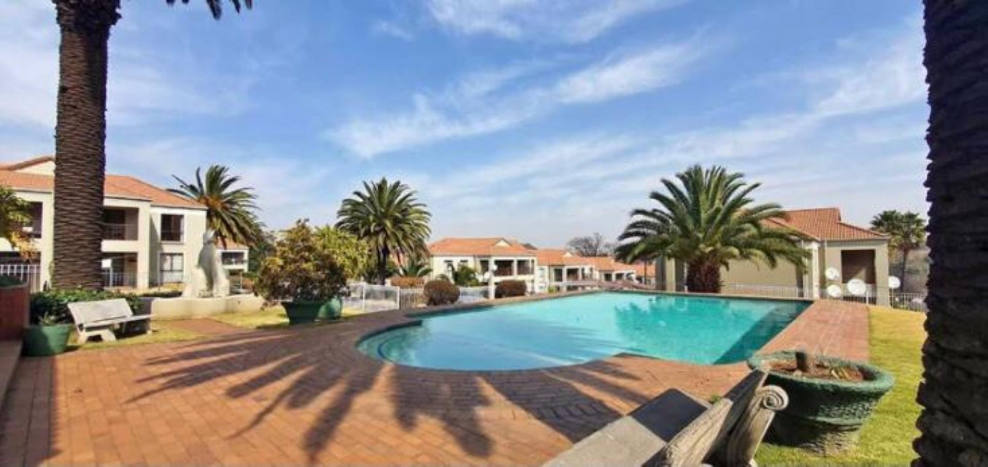 2 Bedroom House for Sale in Oakdene, Johannesburg - Gauteng