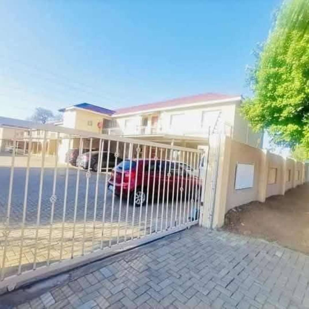 2 Bedroom Townhouse for Sale in Polokwane Central, Polokwane - Limpopo