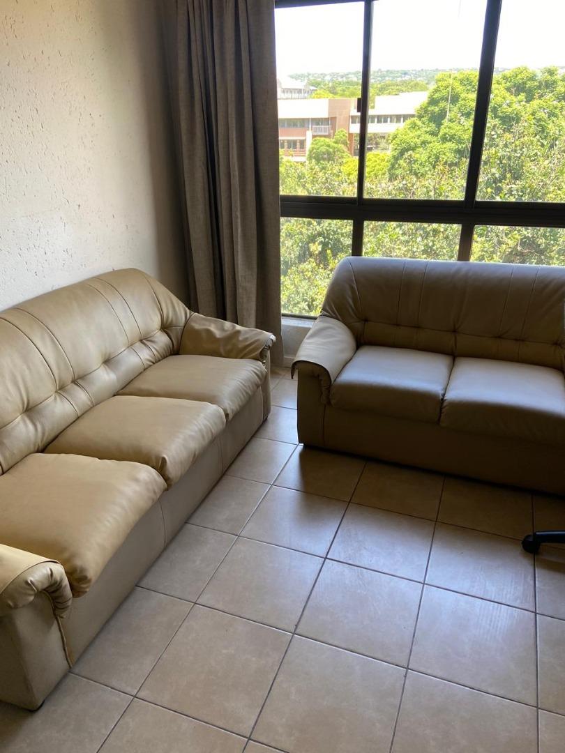 753645_lounge.jpg