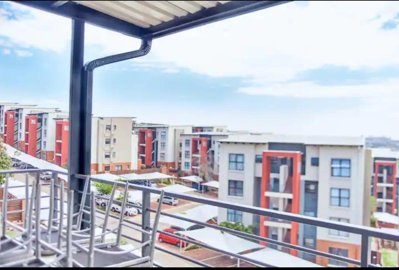 1 Bedroom Apartment for Sale in Dainfern, Sandton - Gauteng