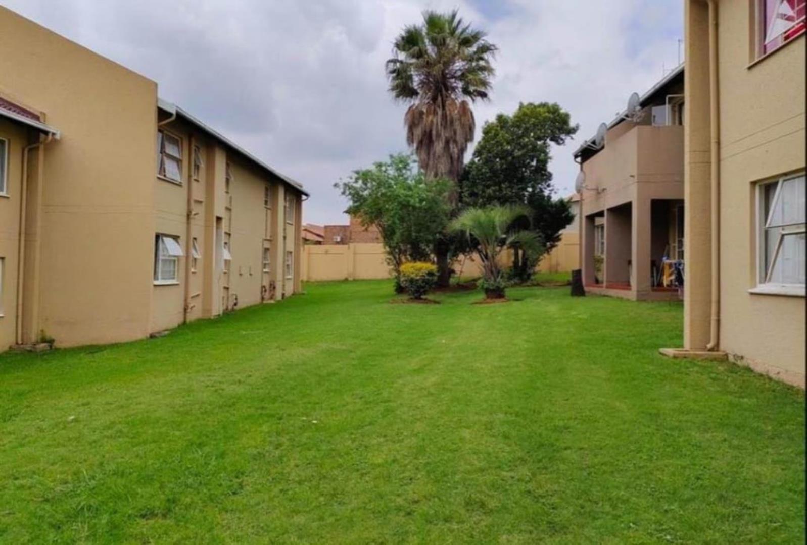 2 Bedroom Apartment for Sale in Vorna Valley, Midrand - Gauteng