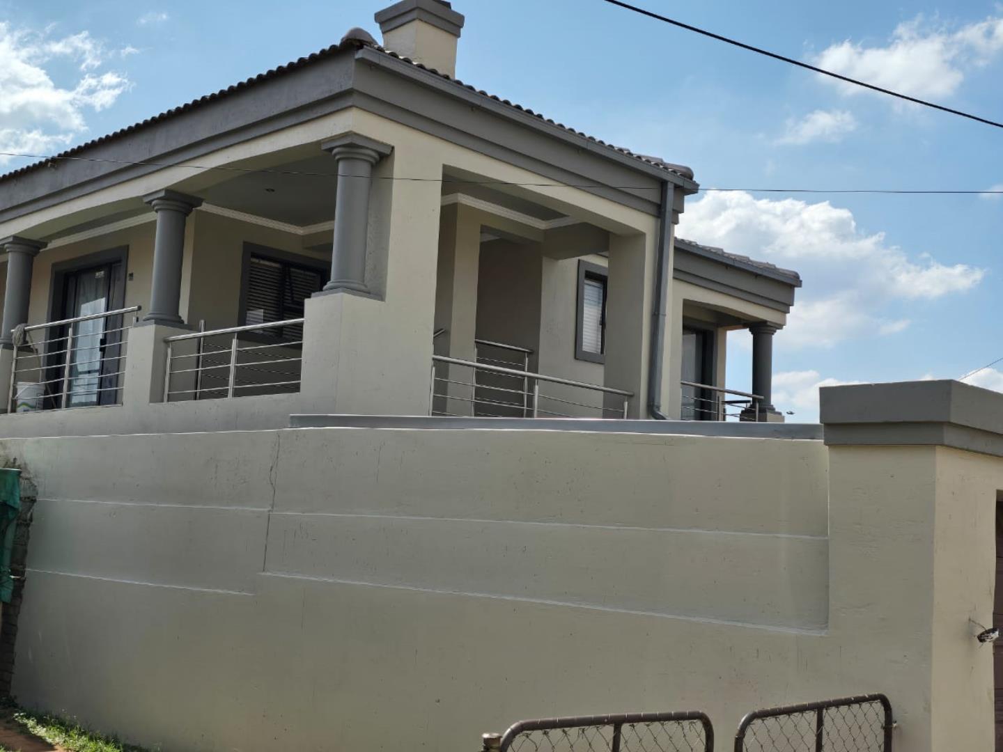 5 Bedroom Guesthouse for Sale in Commercia, Midrand - Gauteng