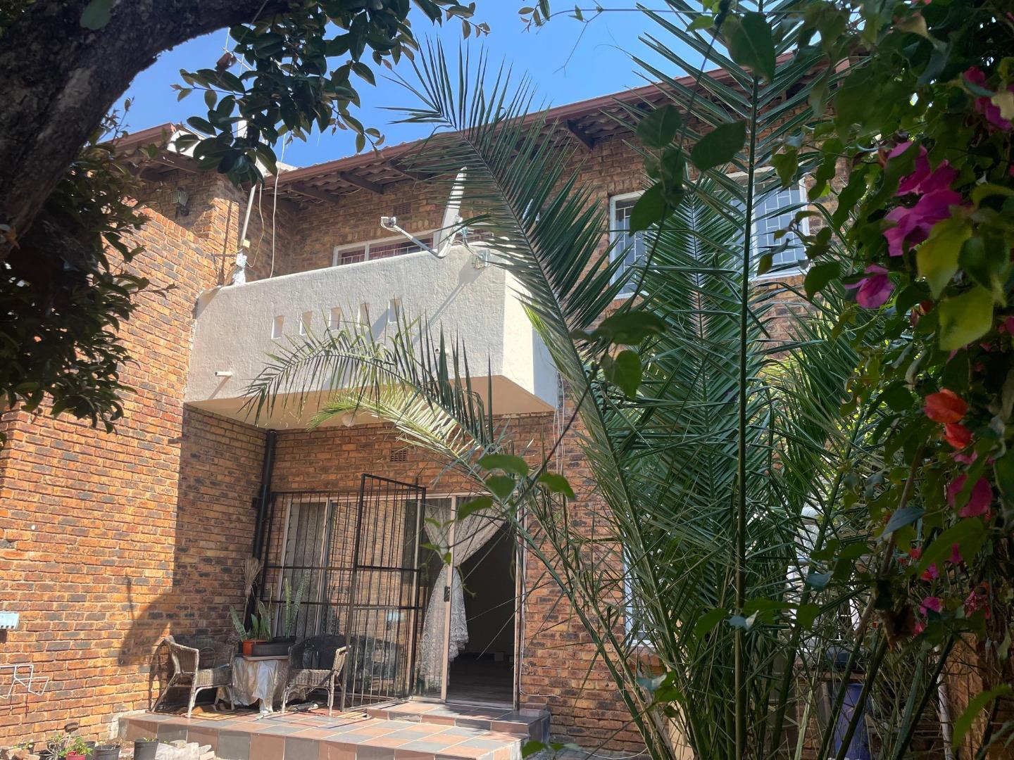 3 Bedroom Duplex for Sale in Lyndhurst, Johannesburg - Gauteng