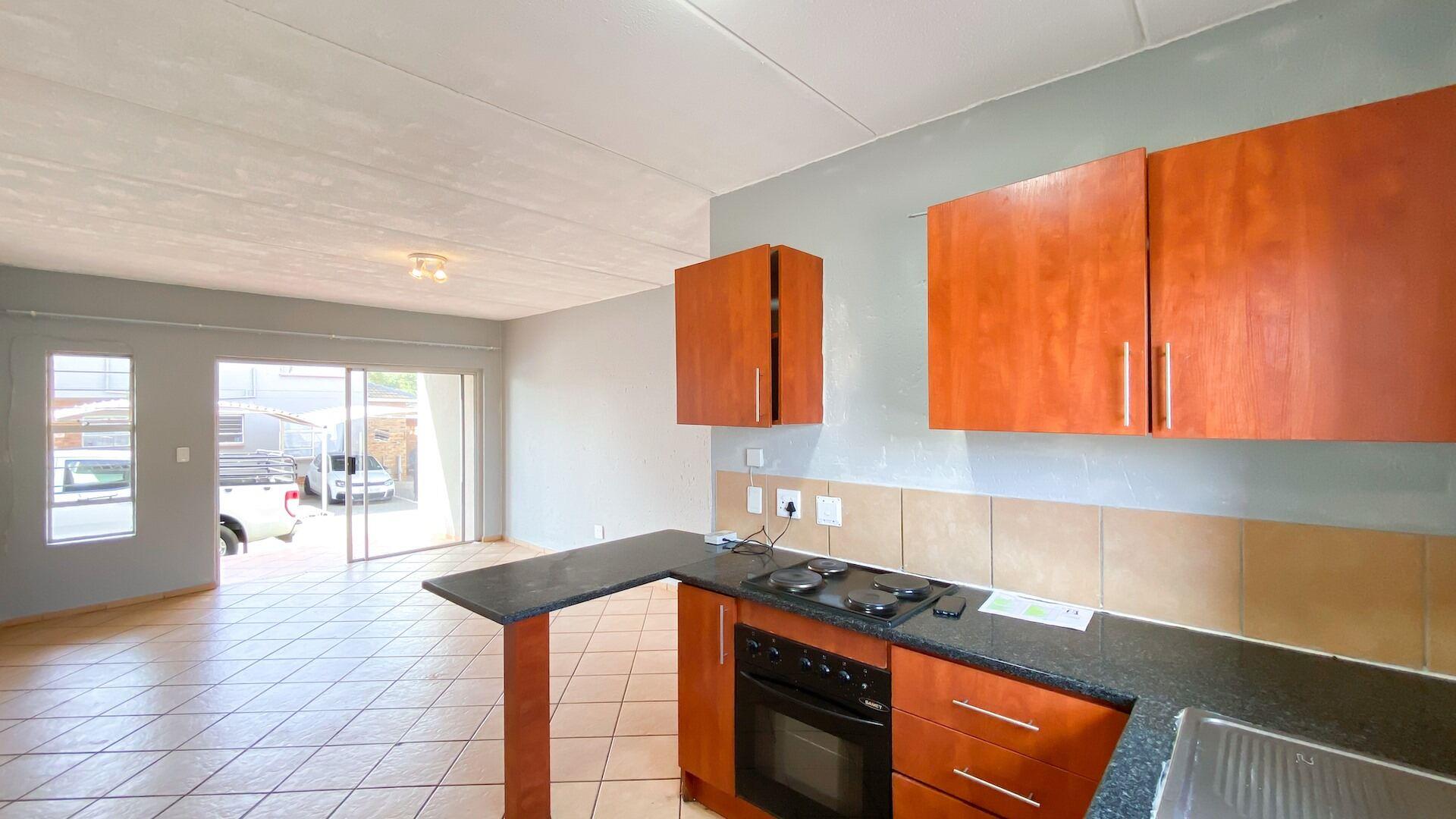 2 Bedroom Apartment for Sale in Princess AH, Roodepoort - Gauteng