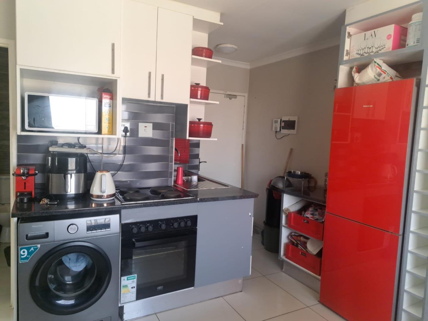 2 Bedroom Flat for Sale in Clayville, Midrand - Gauteng